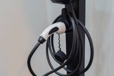 Çeşitli yerlerdeki elektrikli araç şarj istasyonları