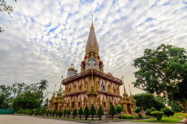 Pagoda Wat Chalong veya Chalong Temple Phuket Tayland.