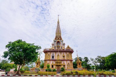 Pagoda Wat Chalong veya Chalong Temple Phuket Tayland.