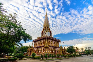 Pagoda Wat Chalong veya Chalong Temple Phuket Tayland.
