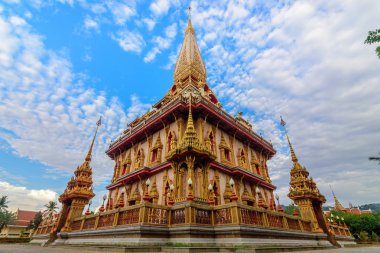Pagoda Wat Chalong veya Chalong Temple Phuket Tayland.