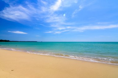 Güzel andaman Denizi, açık watet, tatilinizi beyaz kum Phuket Tayland.