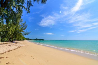 Güzel andaman Denizi, açık watet, tatilinizi beyaz kum Phuket Tayland.
