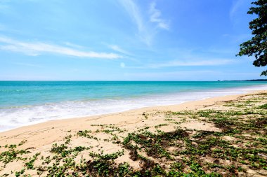 Güzel andaman Denizi, açık watet, tatilinizi beyaz kum Phuket Tayland.