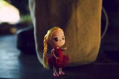 Bebek kız kırmızı gömlek Açık sıcak sesi