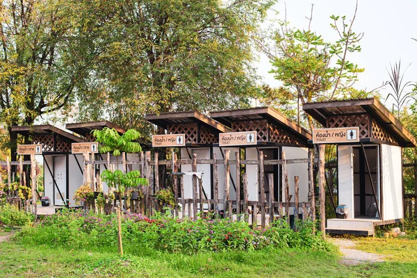 Toilet Kamer Gemaakt Van Oud Hout Het Park — Stockfoto