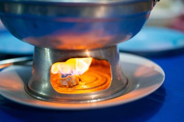 Şömine, Tom Yum Pot