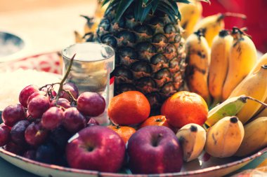 Kutsal şeylere saygı gösteren meyveler.