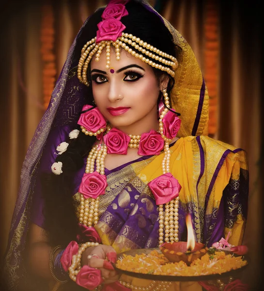 Portrait of attractive indian Hindu bride — Stock Photo, Image