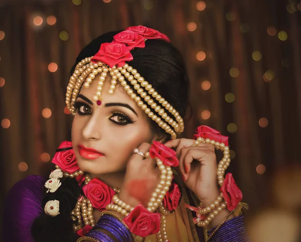 Portrait of attractive indian Hindu bride — Stock Photo, Image