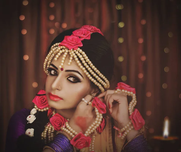 Portrait of attractive indian Hindu bride — Stock Photo, Image