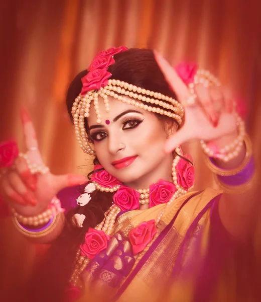 Portrait of attractive indian Hindu bride — Stock Photo, Image