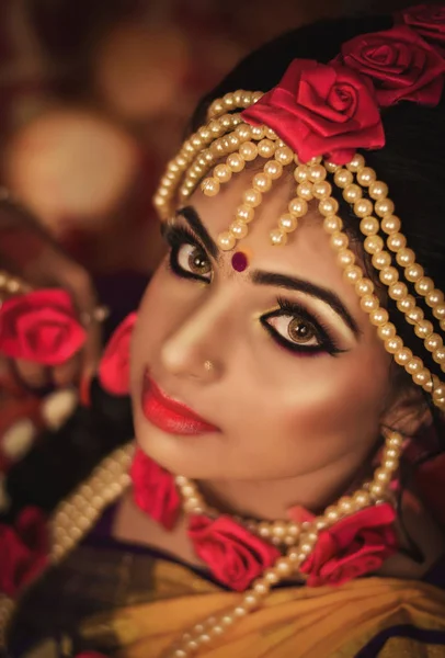 Portrait of attractive indian Hindu bride — Stock Photo, Image