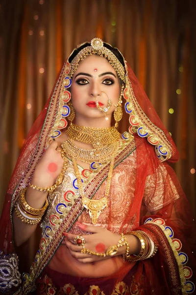 Portrait of attractive indian Hindu bride — Stock Photo, Image