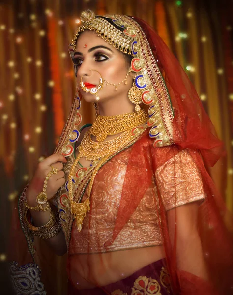 Portrait of attractive indian Hindu bride — Stock Photo, Image