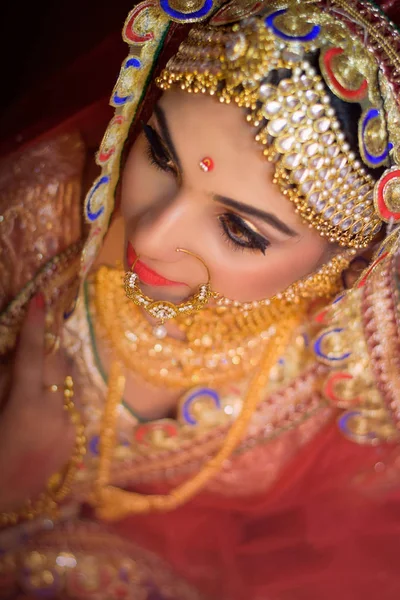 Portrait of attractive indian Hindu bride — Stock Photo, Image