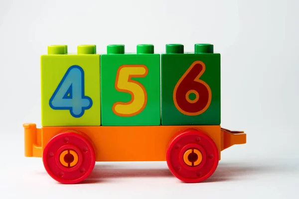 LEGO ikili tren, beyaz arkaplan numaraları olan römork