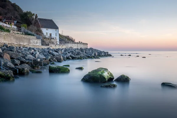 Runswick Bay Fisherman's yazlık üzerinde Kuzey doğu kıyısında Yorkshire İngiltere'de Telifsiz Stok Fotoğraflar