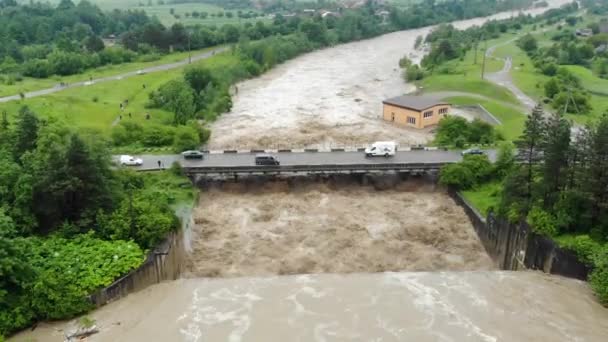 Disaster.Swollen ébullition création. Dommages environnementaux.