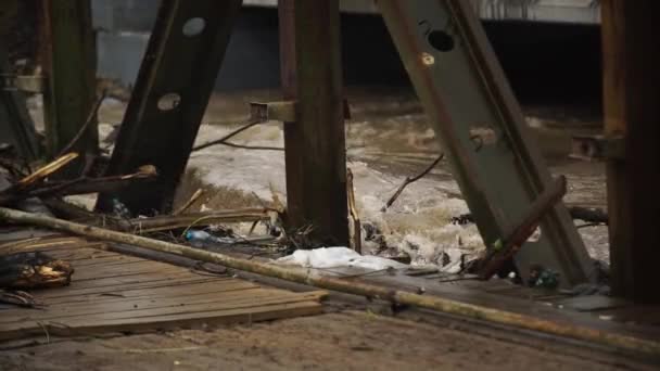 Desastre Natural Rio Que Flui Rápido Furioso Solo Lama Estão — Vídeo de Stock