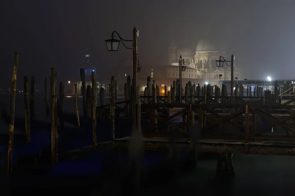 Vista Nocturna Del Muelle Barcos Aparcados Basílica Santa Maria Della — Foto de Stock