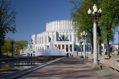 Minsk, Beyaz Rusya - 30 Nisan 2019: Beyaz Rusya Ulusal Akademik Opera ve Bale Tiyatrosu