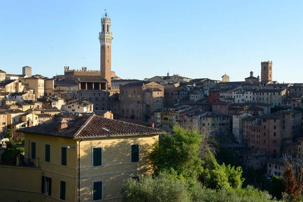 İtalya 'nın Toskana kentindeki tarihi Siena kentinin manzarası.