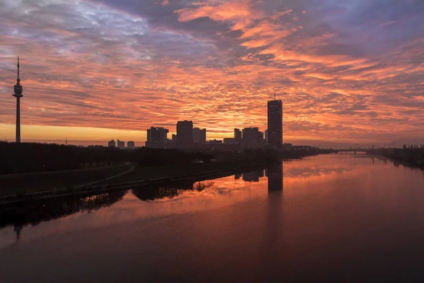 Stimmungsvoller Sonnenaufgang Auf Der Genannten Donauinsel Wien Mit Der Atemberaubenden — Stockfoto