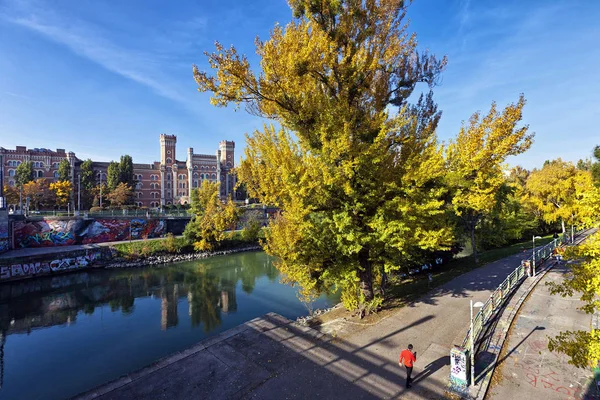 View Danube Canal Historic Barracks Sunny Autumn Day Canal Banks — Stock Photo, Image