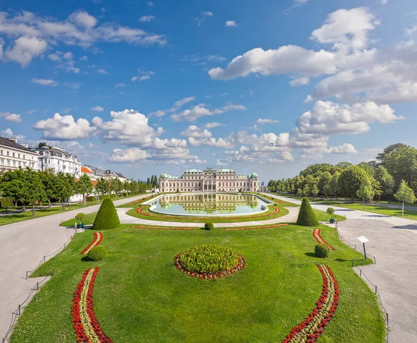 Frente Entrada Parque Barroco Público Belvedere Palace Vienna Dia Ensolarado — Fotografia de Stock