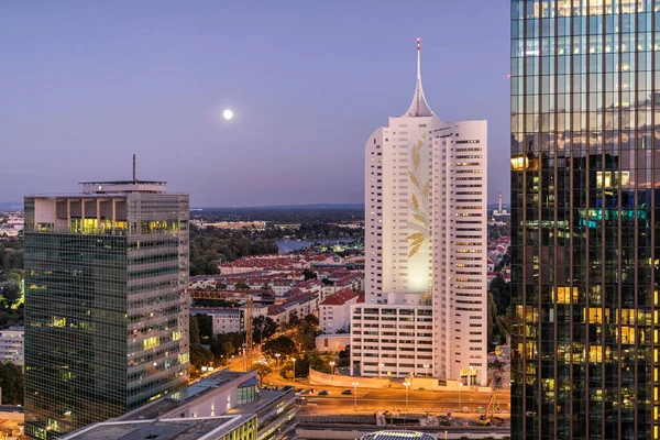 Città Del Danubio Vienna Con Uno Skyline Incredibile Con Torre — Foto Stock