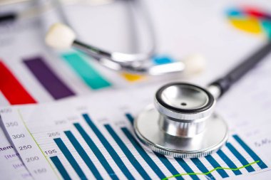 Stetoskop, Grafikler ve Grafikler elektronik tablo kağıdı, Finans, Hesap, İstatistik, Yatırım, Analitik araştırma veri ekonomisi elektronik tablosu ve İşletme şirketi konsepti.