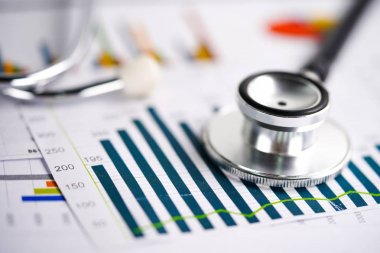 Stetoskop, Grafikler ve Grafikler elektronik tablo kağıdı, Finans, Hesap, İstatistik, Yatırım, Analitik araştırma veri ekonomisi elektronik tablosu ve İşletme şirketi konsepti.