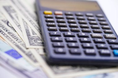 Hesap makinesi, Amerikan doları banknotörü. Finans geliştirme, Bankacılık Hesabı, İstatistikler, Yatırım Analitik araştırma veri ekonomisi, Borsa ticareti, İş şirketi kavramı
