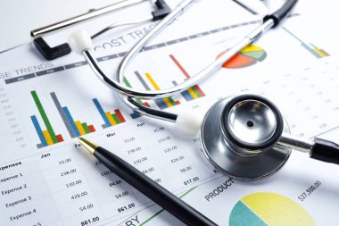 Stetoskop, Grafikler ve Grafikler elektronik tablo kağıdı, Finans, Hesap, İstatistik, Yatırım, Analitik araştırma veri ekonomisi elektronik tablosu ve İşletme şirketi konsepti