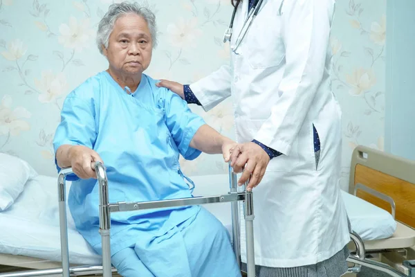 Asiático Seniores Idosos Senhora Senhora Paciente Andar Com Andador Enfermaria — Fotografia de Stock