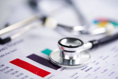 Stetoskop, Grafikler ve Grafikler elektronik tablo kağıdı, Finans, Hesap, İstatistik, Yatırım, Analitik araştırma veri ekonomisi elektronik tablosu ve İşletme şirketi konsepti