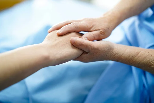 Segurando Mãos Tocando Asiático Seniores Idosos Idosa Paciente Mulher Com Imagem De Stock