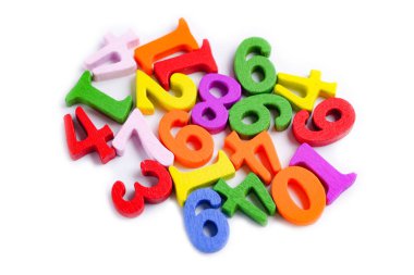 Matematik numarası beyaz arka plan üzerinde renkli: eğitim çalışma matematik öğrenme kavramı öğretmek