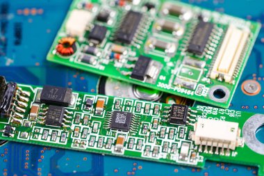 E-atık elektronik, bilgisayar devresi işlemci çip anakart çekirdek işlemci elektronik cihaz : veri kavramı, donanım, teknisyen ve teknoloji