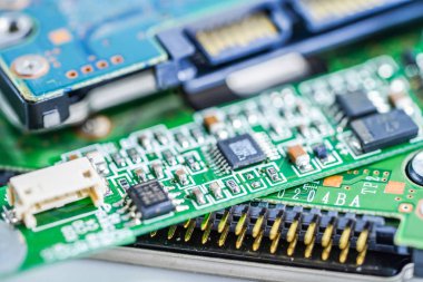 E-atık elektronik, bilgisayar devresi işlemci çip anakart çekirdek işlemci elektronik cihaz : veri kavramı, donanım, teknisyen ve teknoloji