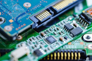 E-atık elektronik, bilgisayar devresi işlemci çip anakart çekirdek işlemci elektronik cihaz : veri kavramı, donanım, teknisyen ve teknoloji