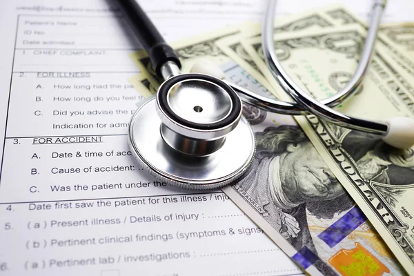 Formulář Žádosti Zdravotní Pojištění Stetoskoborem Bankovními Dolary Lékařský Koncept — Stock fotografie
