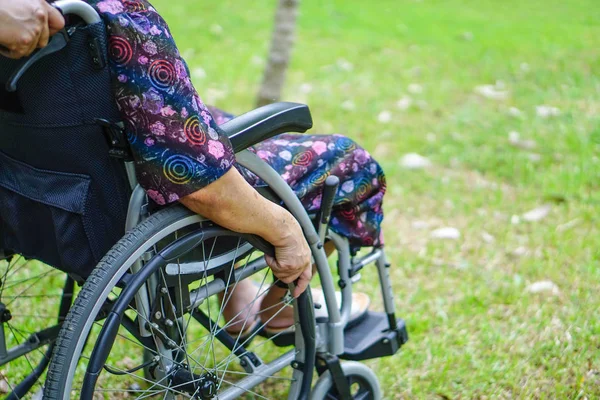 Ázsiai Vezető Vagy Idős Hölgy Beteg Kerekesszék Parkban Egészséges Erős — Stock Fotó
