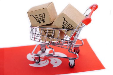 Alışveriş arabası logosu ve Hong Kong bayrağı olan kutu: Çevrimiçi ya da ecommerce finans mağazası dağıtım hizmetleri nakliyat, ticaret, tedarikçi kavramı