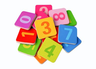 Matematik numarası beyaz arka plan üzerinde renkli: eğitim çalışma matematik öğrenme kavramı öğretmek.