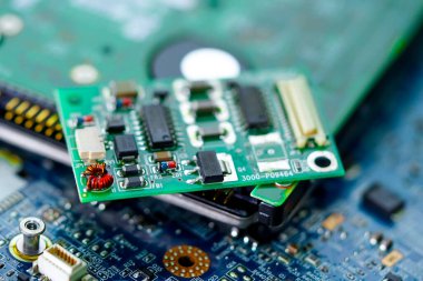 Mikro devre ana bilgisayar elektronik teknolojisi, donanım, cep telefonu, güncelleme, temizlik konsepti.