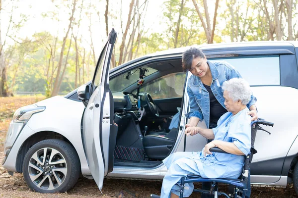 Help Support Asian Senior Elderly Old Lady Woman Patient Sitting — Stock Photo, Image