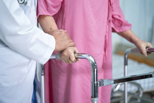Asiático Seniores Idosos Idosa Senhora Paciente Andar Com Walker Enfermaria — Fotografia de Stock