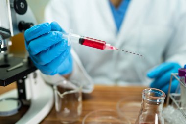 Mikro biyolojik örnek salgın Coronavirüs veya Covid-19 enfeksiyonunu dünyadaki tüm doktorların laboratuvarında tutan ve analiz eden bilim adamları..